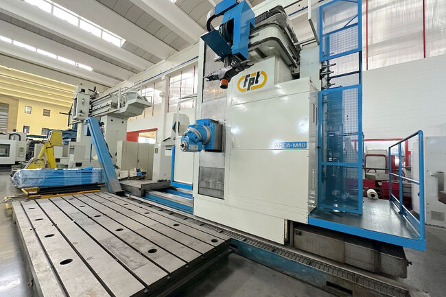 Sell Milling machine mobile column FPT AREA M40 used