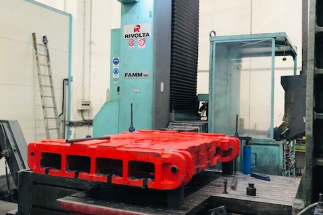 Sell Milling machine mobile column RIVOLTA FAMM900 used