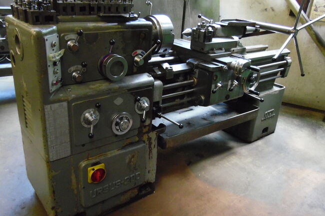 Sell Turning Machine Center CMT URSUS 200 used