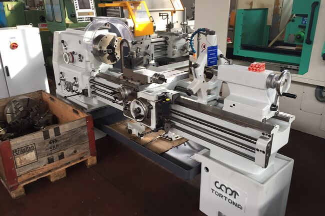 Sell Turning Machine Center CMT URSUS 250 used